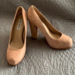 EUC- Steve Madden Sarrina Beige Suede Pumps